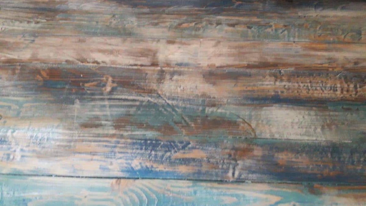 Renowacja starej podłogi drewnianej