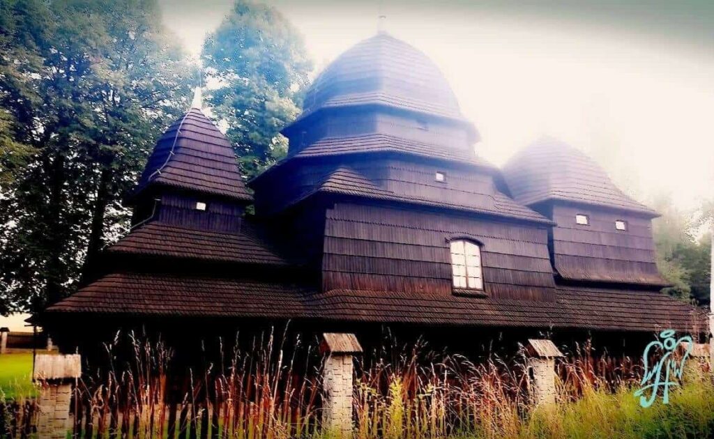 Cerkiew w Równi: Jak udekorować kwiatami piękno doskonałe?