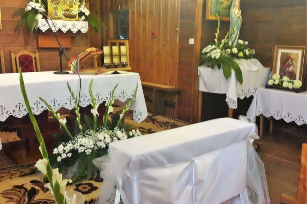 Cerkiew w Równi: Jak udekorować kwiatami piękno doskonałe?