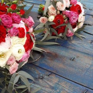 Bukiet ślubny z róż i eukaliptusa