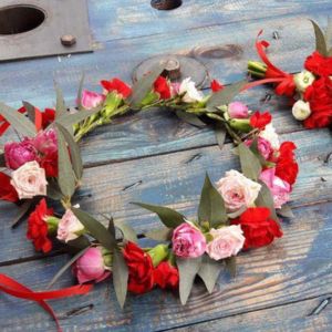 Wianek bieszczadzki ślub, ręcznie robiony z czerwonych i różowych róż, świeży prezent,