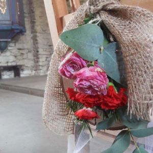 Delpracka krzeseł w kościele- bieszczadzki ślub