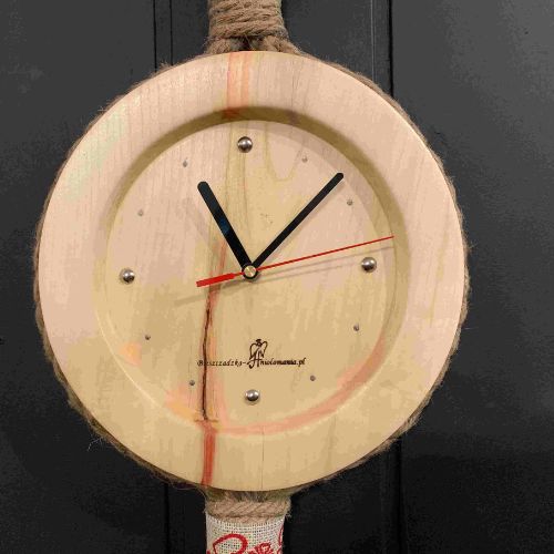 Zegar z klonu jesionolistnego