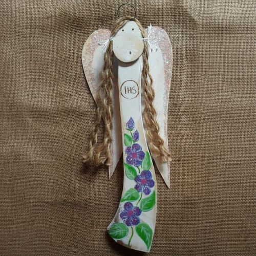 Ręcznie malowany drewniany anioł komunijny – "Barwinek"