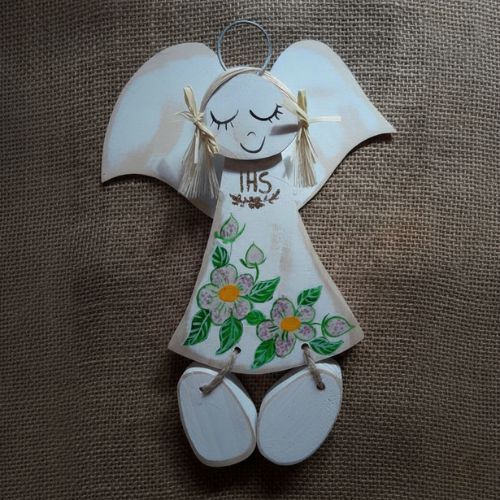 Drewniany anioł komunijny Mniszek – bieszczadzkie rękodzieło