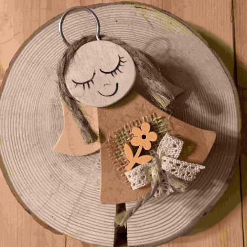 Anioł Dzwoneczek – drewniany powiernik dziecięcych marzeń