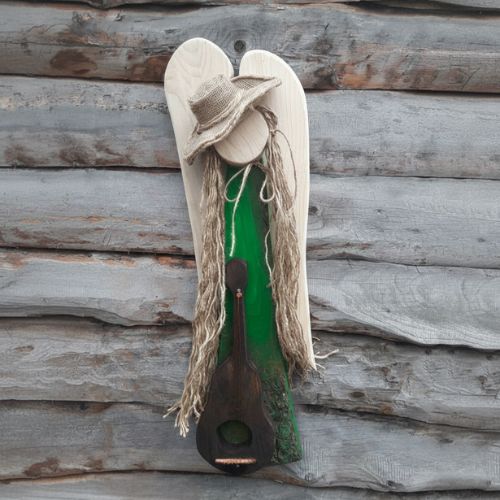 Anioł Chmiela – bieszczadzki wędrowiec z drewna i lnu