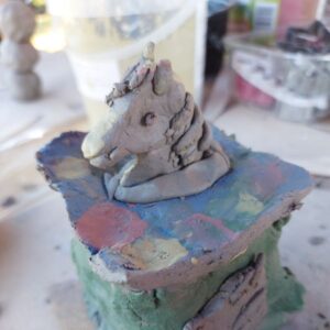 Ceramiczny jednorożec warsztaty rękodzieła