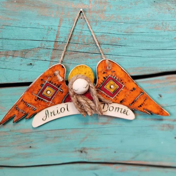 Ceramiczny anioł etno do nowego domu – stróż z Bieszczad