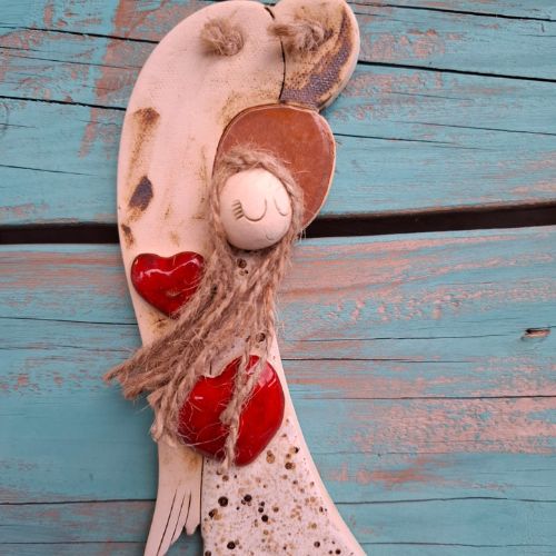 Ceramiczny anioł „Wiśniowe Serce”
